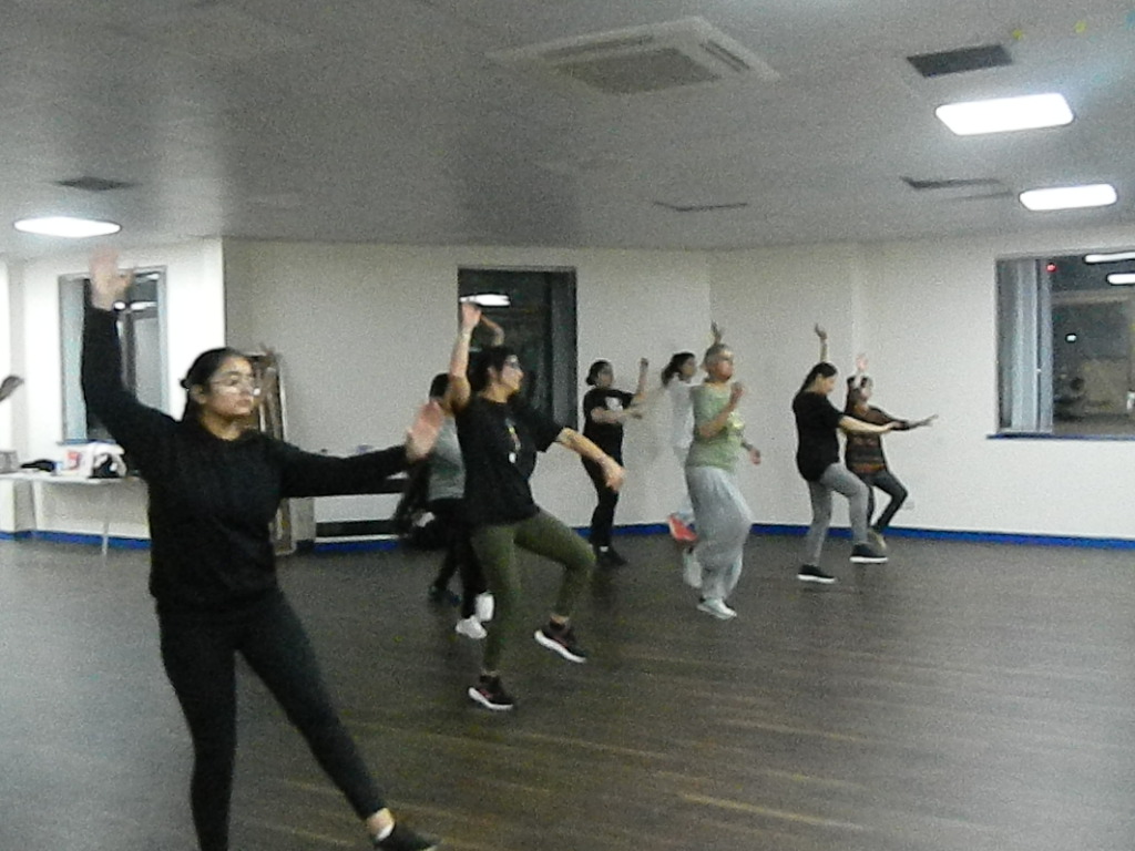 dance class in sync